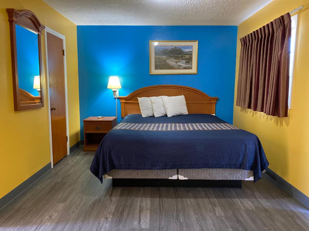 Western Skies Motel Clarendon Bagian luar foto